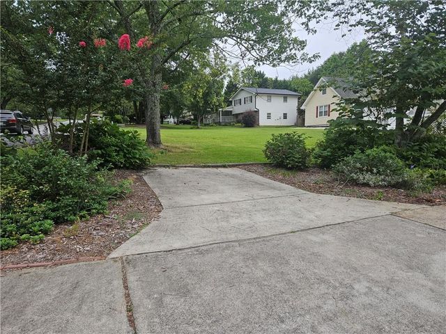 395 Monivea Lane, Roswell, GA 30075