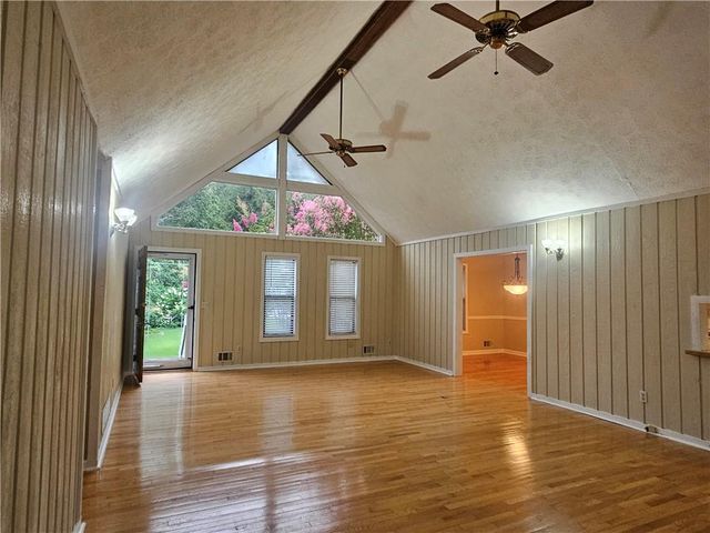 395 Monivea Lane, Roswell, GA 30075