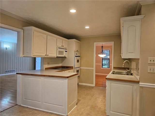 395 Monivea Lane, Roswell, GA 30075