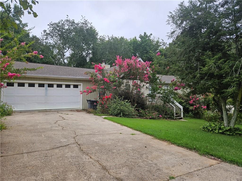 395 Monivea Lane, Roswell, GA 30075