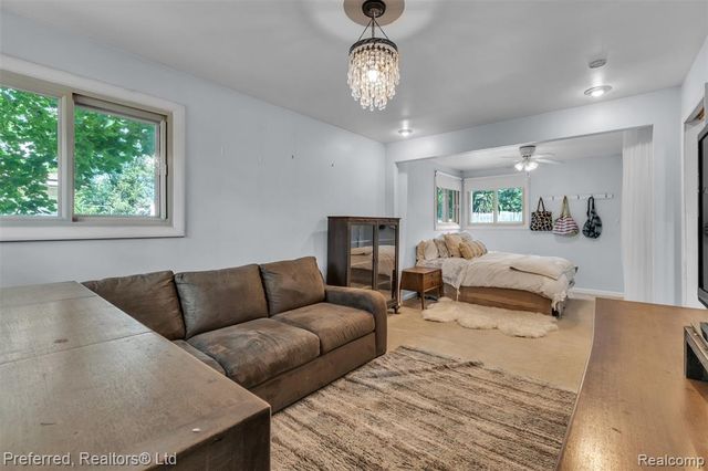 8822 Pontiac Lake Road, White Lake, MI 48386