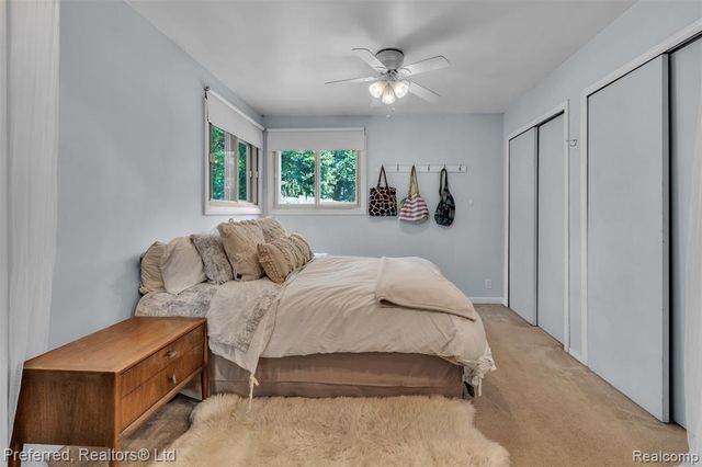 8822 Pontiac Lake Road, White Lake, MI 48386