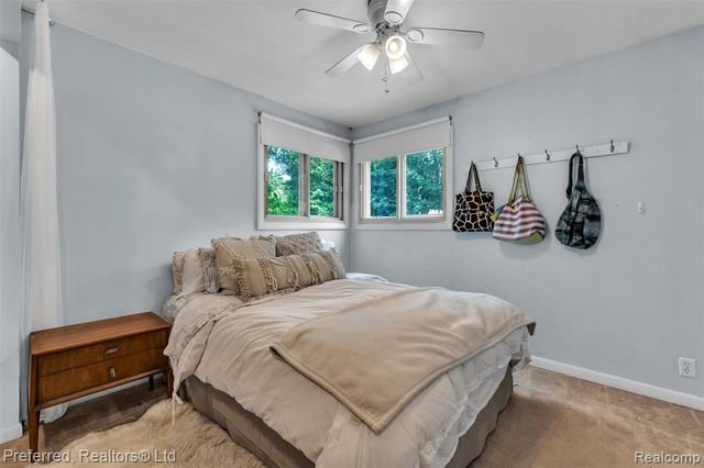 8822 Pontiac Lake Road, White Lake, MI 48386