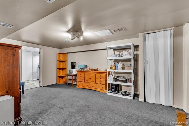 8822 Pontiac Lake Road, White Lake, MI 48386