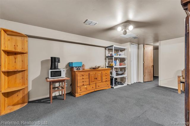 8822 Pontiac Lake Road, White Lake, MI 48386