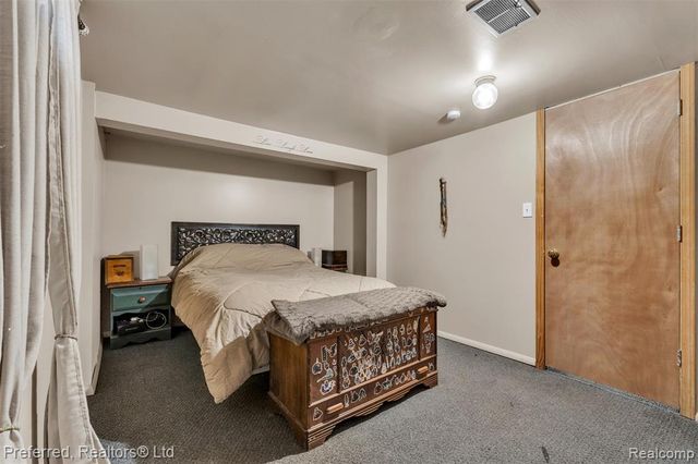 8822 Pontiac Lake Road, White Lake, MI 48386