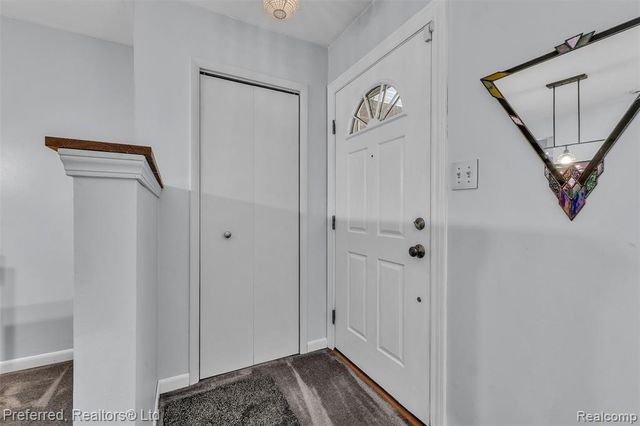 8822 Pontiac Lake Road, White Lake, MI 48386