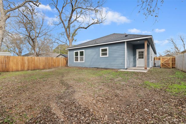 805 Ritchey Street, Gainesville, TX 76240