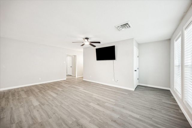 11910 11th Street, Santa Fe, TX 77510