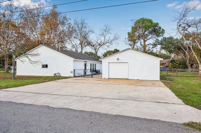 11910 11th Street, Santa Fe, TX 77510