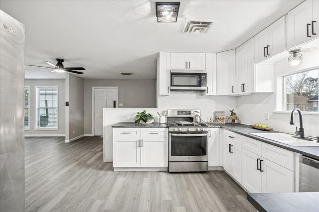 11910 11th Street, Santa Fe, TX 77510