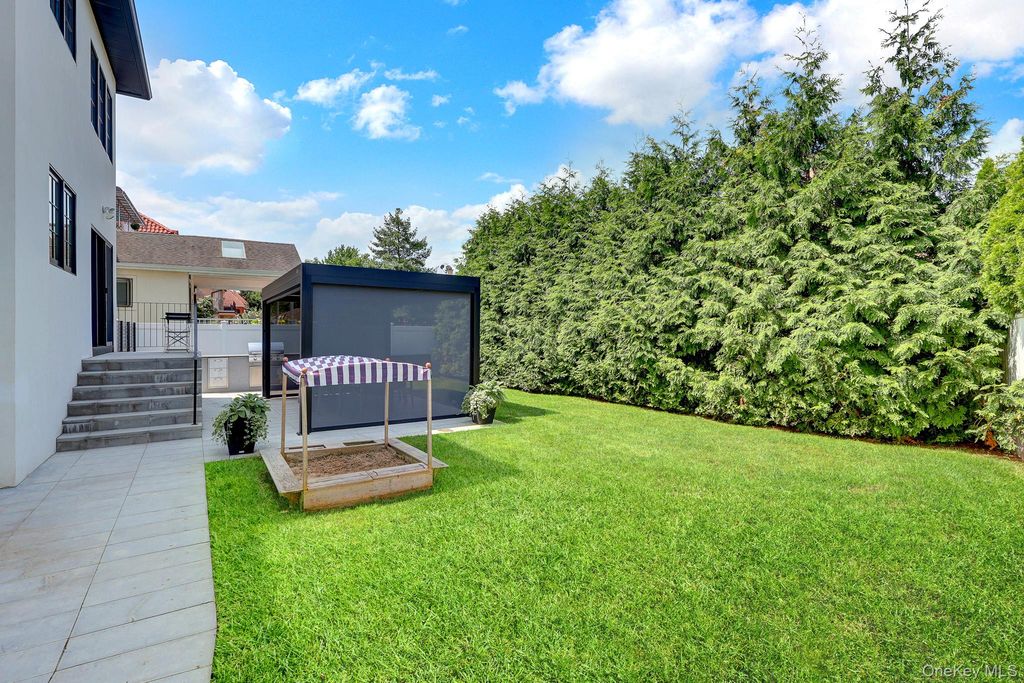 251-51 52nd Avenue, Little Neck, NY 11362 — photo 4