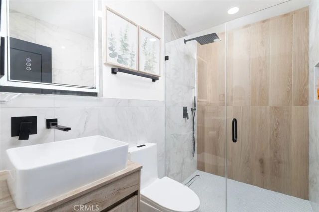 221 W Whittier Avenue, Hemet, CA 92543