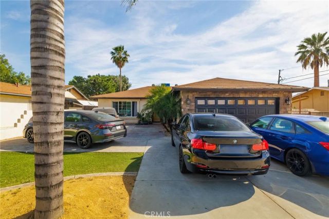 221 W Whittier Avenue, Hemet, CA 92543
