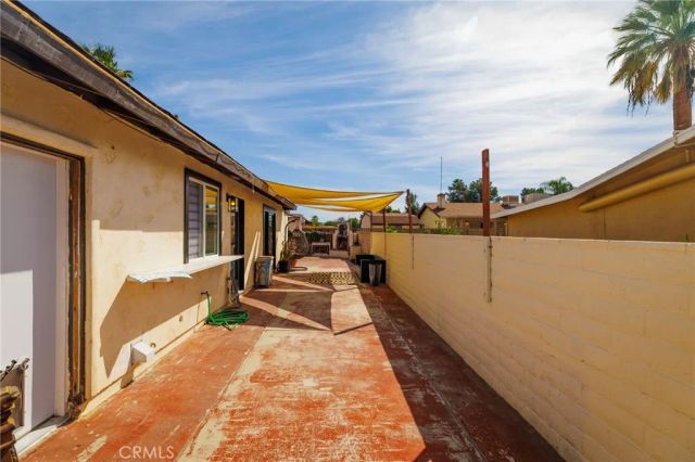 221 W Whittier Avenue, Hemet, CA 92543