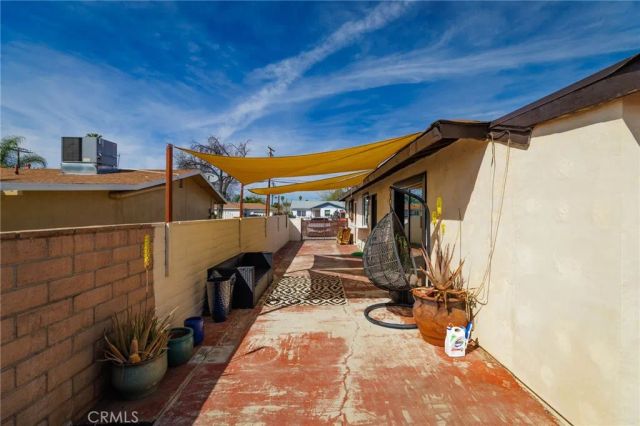 221 W Whittier Avenue, Hemet, CA 92543