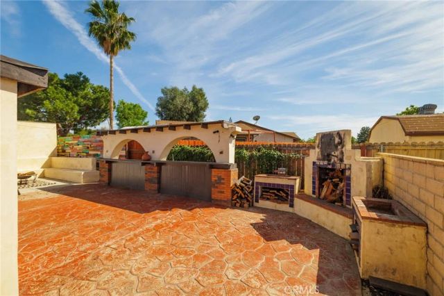 221 W Whittier Avenue, Hemet, CA 92543