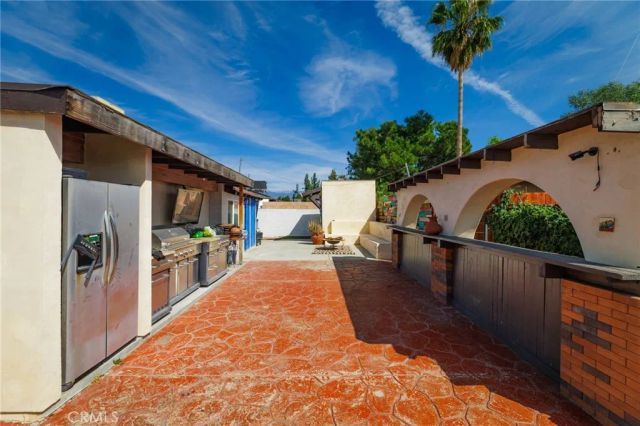 221 W Whittier Avenue, Hemet, CA 92543