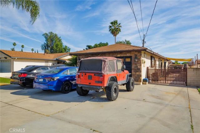 221 W Whittier Avenue, Hemet, CA 92543