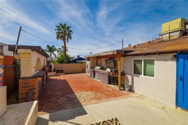 221 W Whittier Avenue, Hemet, CA 92543