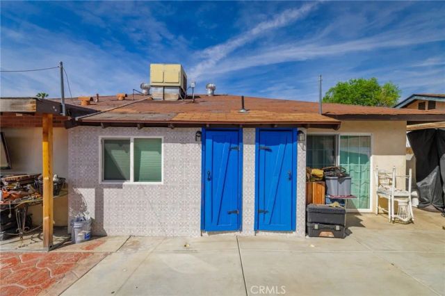 221 W Whittier Avenue, Hemet, CA 92543