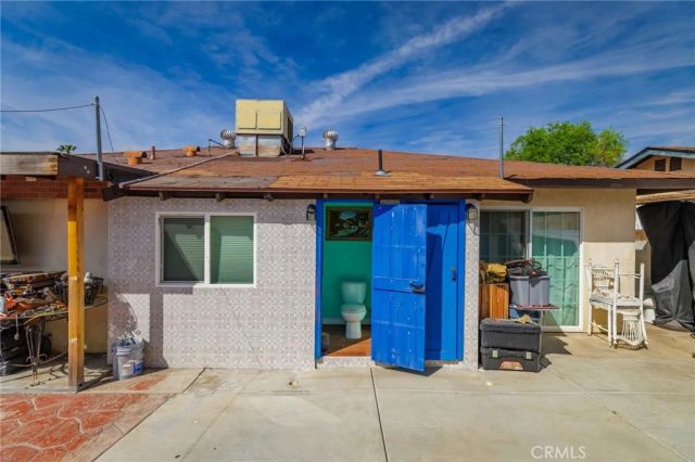 221 W Whittier Avenue, Hemet, CA 92543