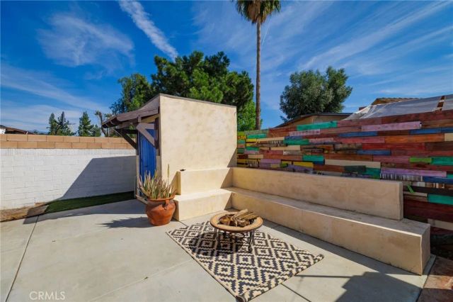 221 W Whittier Avenue, Hemet, CA 92543