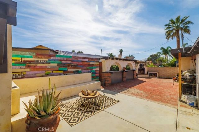 221 W Whittier Avenue, Hemet, CA 92543