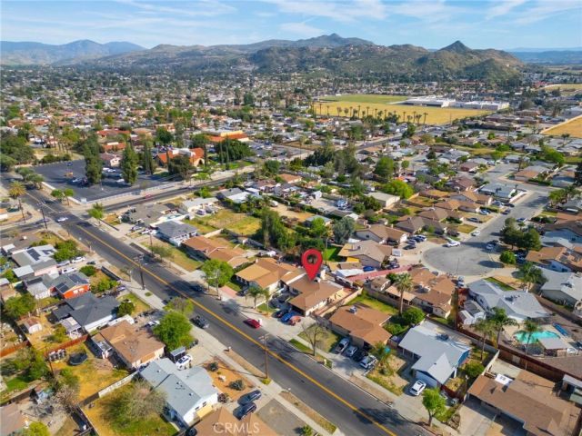 221 W Whittier Avenue, Hemet, CA 92543