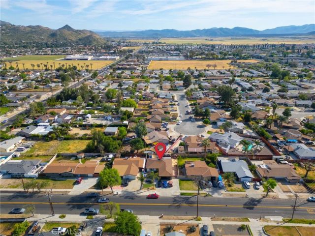 221 W Whittier Avenue, Hemet, CA 92543