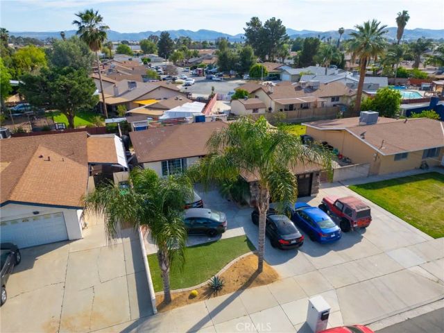 221 W Whittier Avenue, Hemet, CA 92543