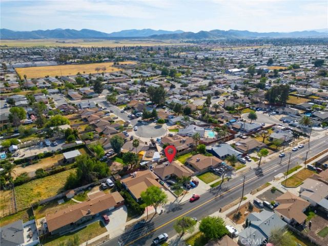 221 W Whittier Avenue, Hemet, CA 92543