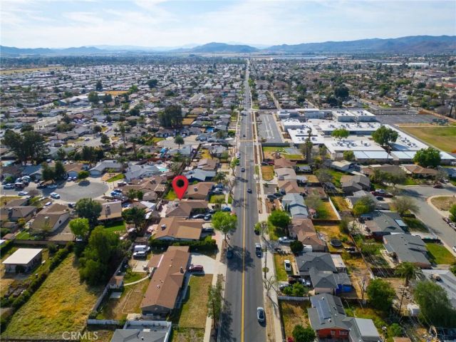 221 W Whittier Avenue, Hemet, CA 92543