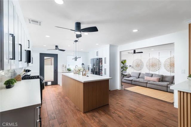221 W Whittier Avenue, Hemet, CA 92543