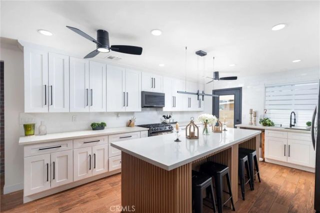 221 W Whittier Avenue, Hemet, CA 92543