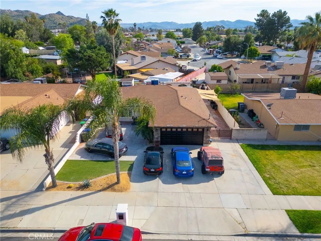 221 W Whittier Avenue, Hemet, CA 92543