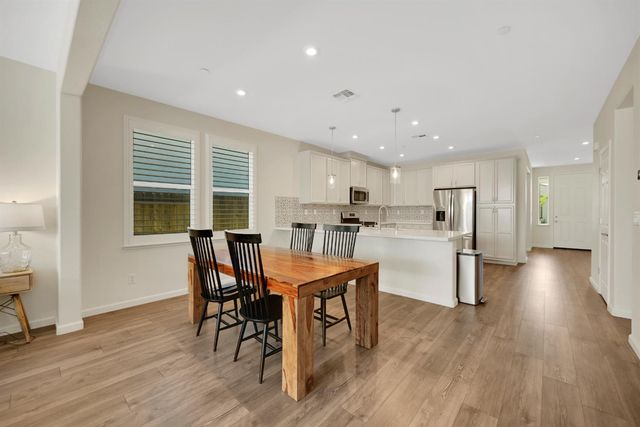 1056 Luna Dr, Roseville, CA 95747