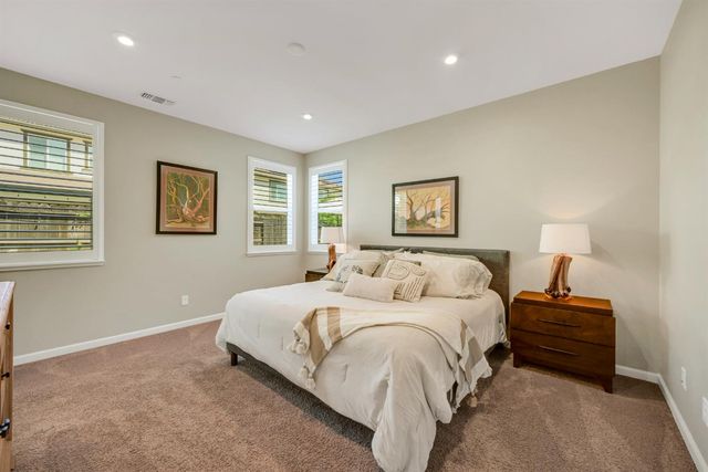 1056 Luna Dr, Roseville, CA 95747