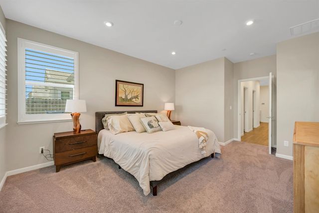 1056 Luna Dr, Roseville, CA 95747