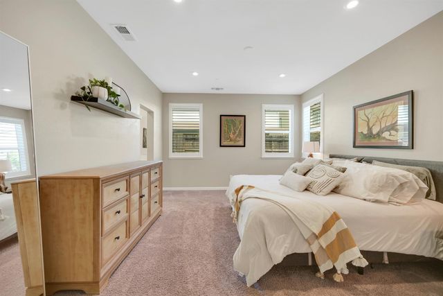 1056 Luna Dr, Roseville, CA 95747