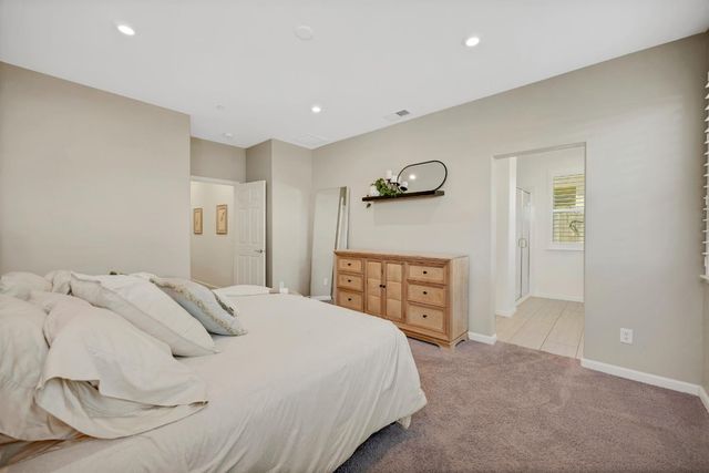 1056 Luna Dr, Roseville, CA 95747