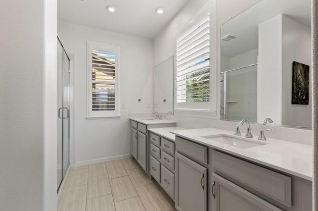 1056 Luna Dr, Roseville, CA 95747