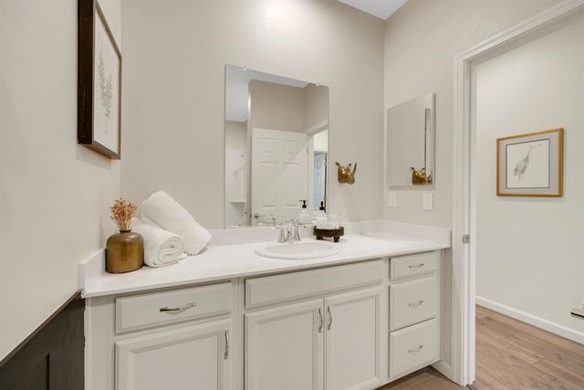 1056 Luna Dr, Roseville, CA 95747