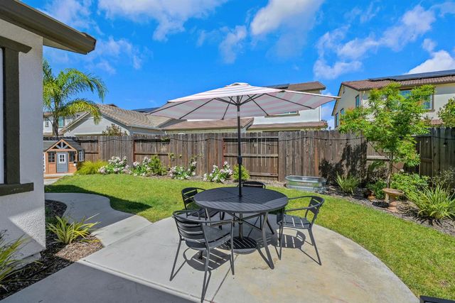 1056 Luna Dr, Roseville, CA 95747