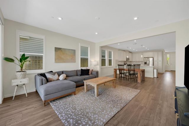 1056 Luna Dr, Roseville, CA 95747