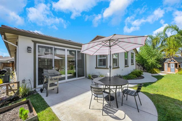 1056 Luna Dr, Roseville, CA 95747