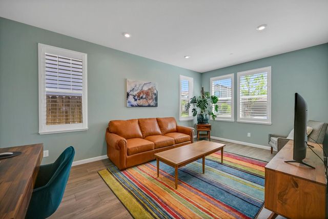 1056 Luna Dr, Roseville, CA 95747