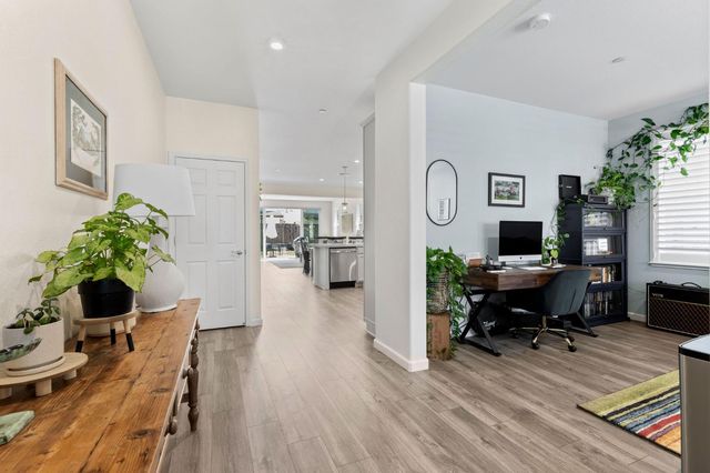 1056 Luna Dr, Roseville, CA 95747