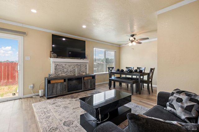 942 5th St, Vallejo, CA 94590