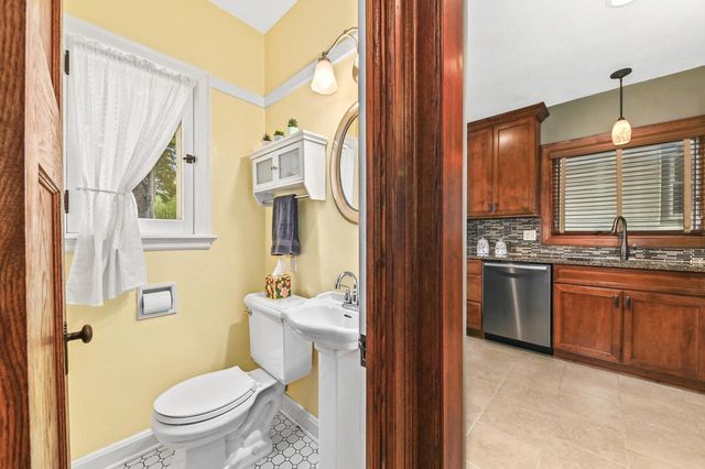 2473 N 84th STREET, Wauwatosa, WI 53226
